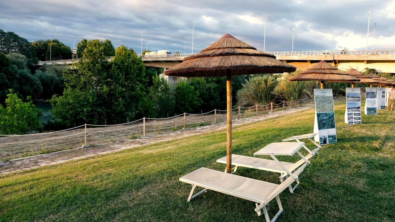 Tiberis 2024: la spiaggia sul Tevere è pronta per l’estate