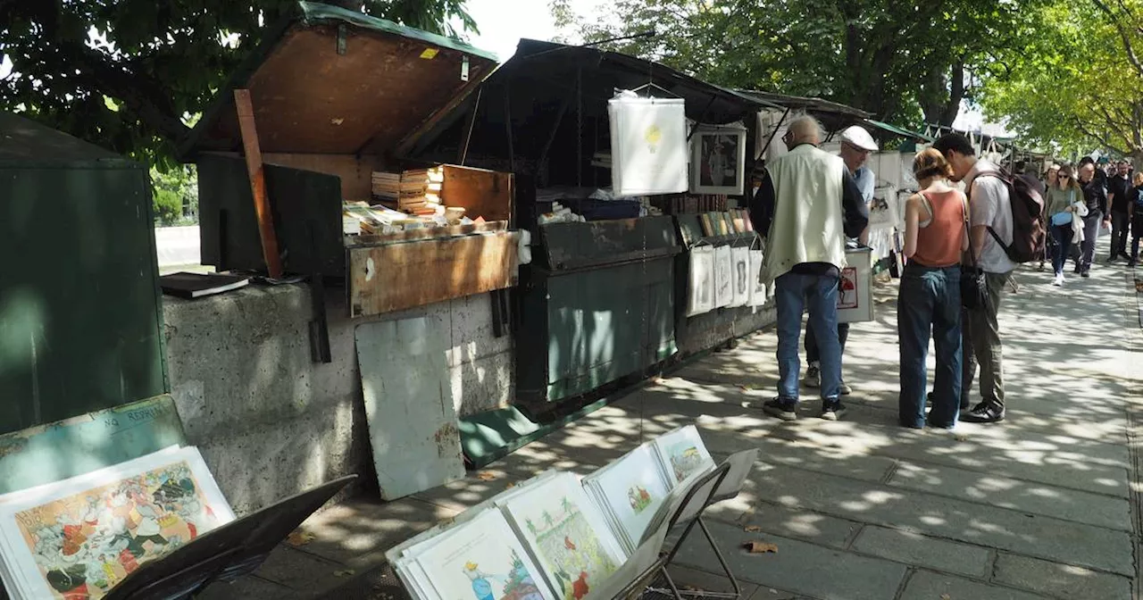 bouquinistes Pariser Bücherstände bleiben an Seine-Ufer​