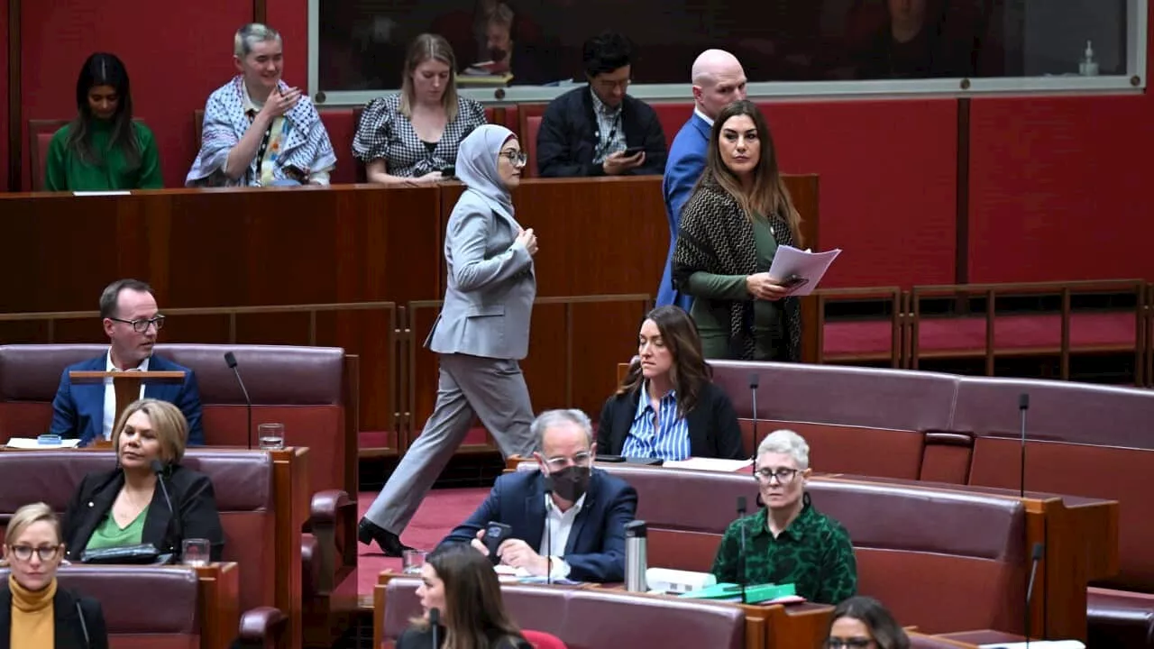 Labor politician crosses Senate floor for the first time since the 1980s