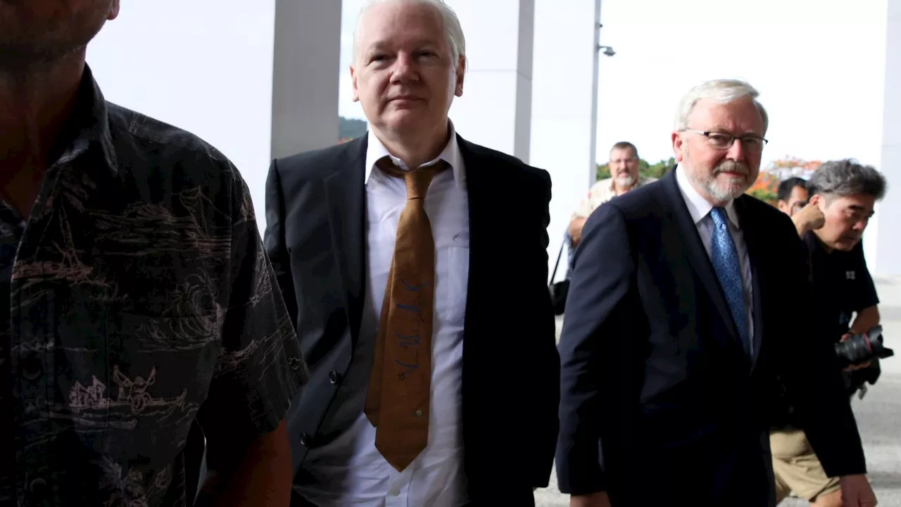 ‘Very unusual’: Rudd’s appearance alongside Assange raises eyebrows