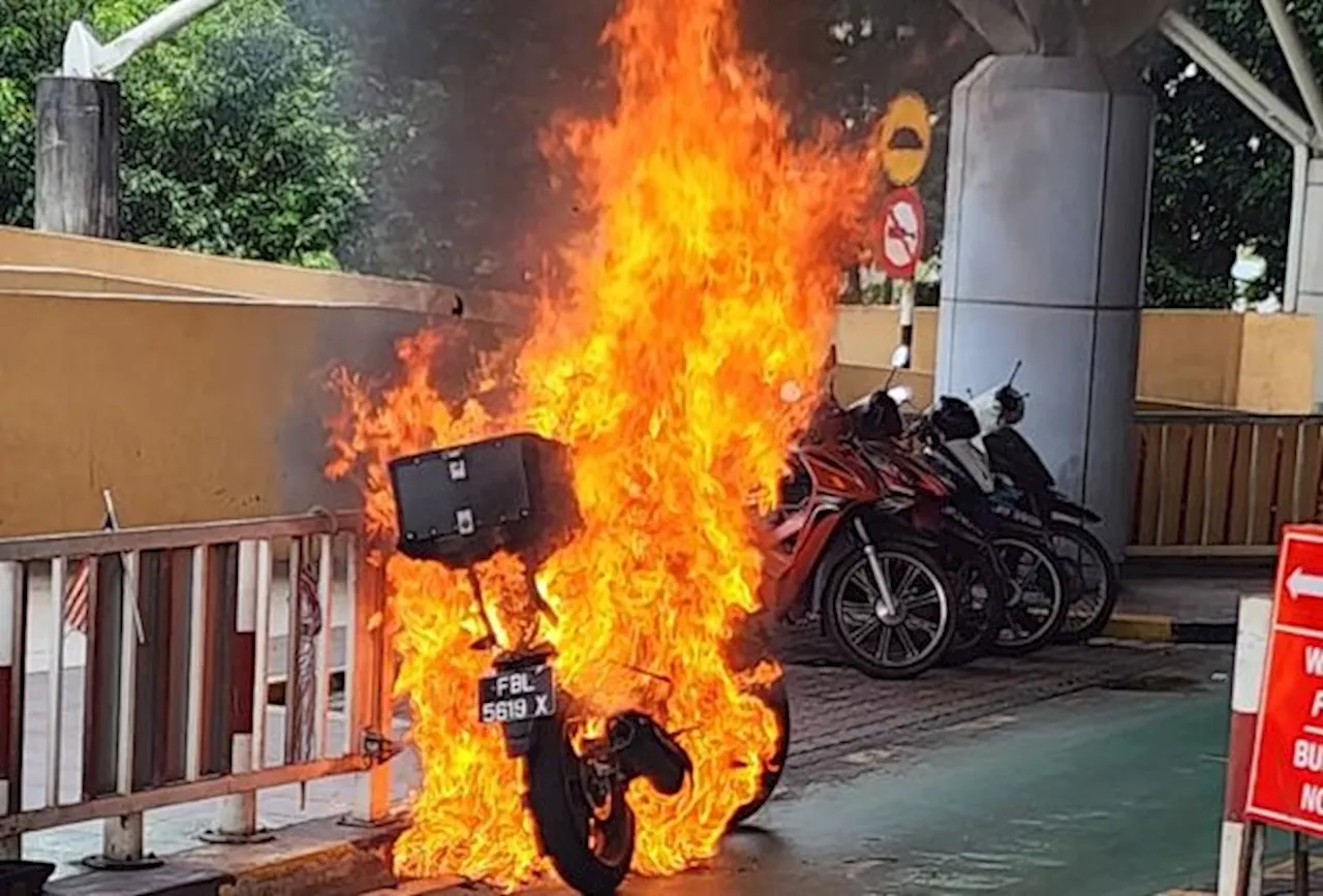 QuickCheck: Did a motorcycle burst into flames at a Johor border checkpoint recently?