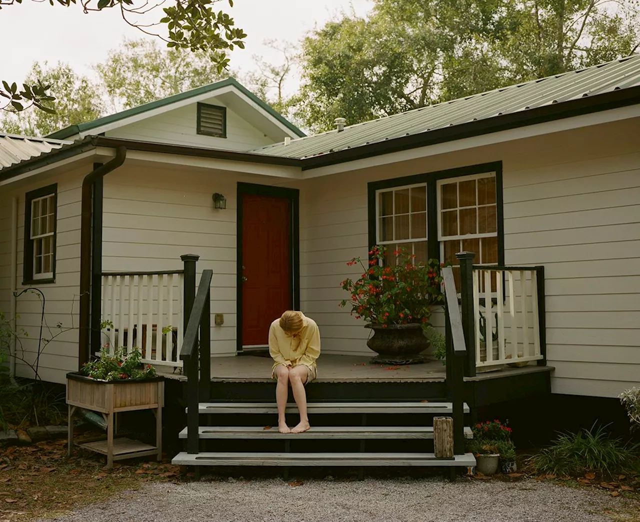 How the architecture in 'Kinds of Kindness' supports a 'vibrant version of Yorgos Lanthimos’ universe'