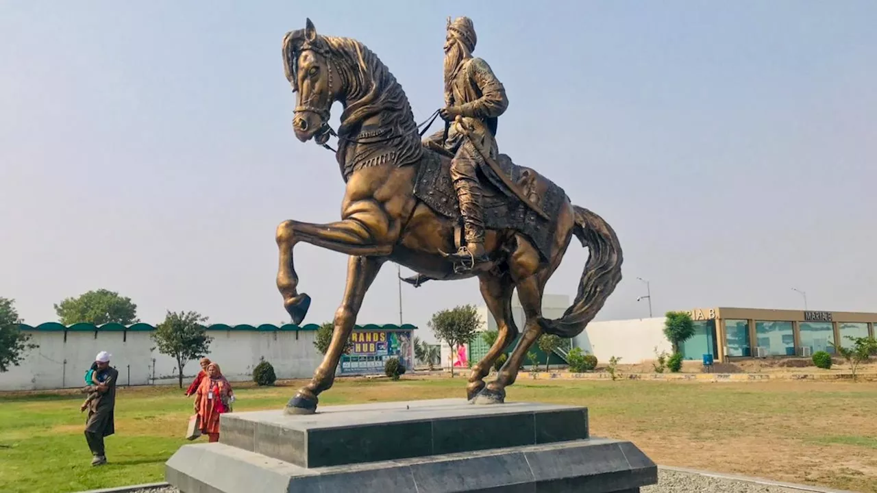 पाकिस्तान के करतारपुर साहिब में स्थापित की गई महाराजा रणजीत सिंह की प्रतिमा, भारतीय सिख समुदाय भी अनावरण में हुआ शामिल