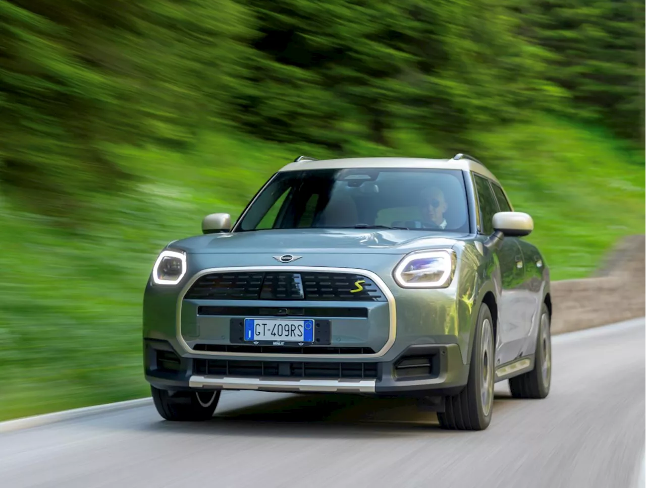 Nuova MINI Countryman: motori, prestazioni, prezzi, foto