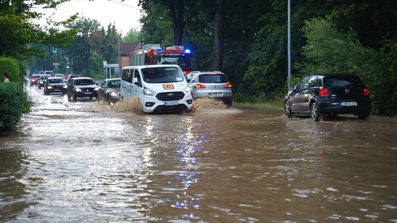 Unwetter in Deutschland: Großeinsatz für Feuerwehr wegen Überflutungen