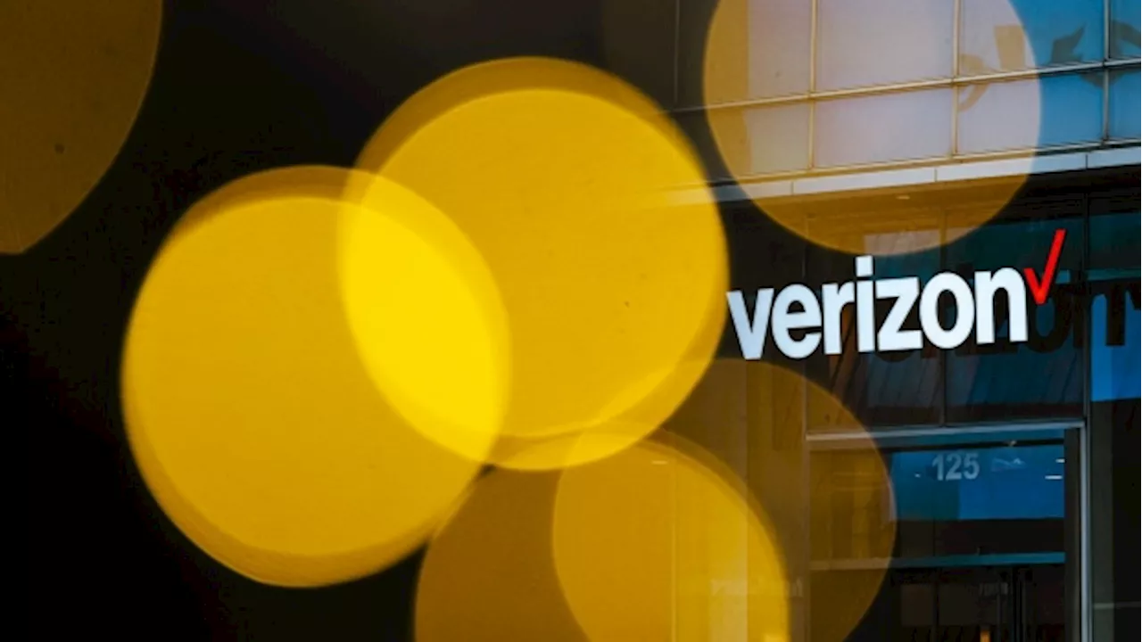 Verizon Users Abroad Say They Can’t Connect to Mobile Network