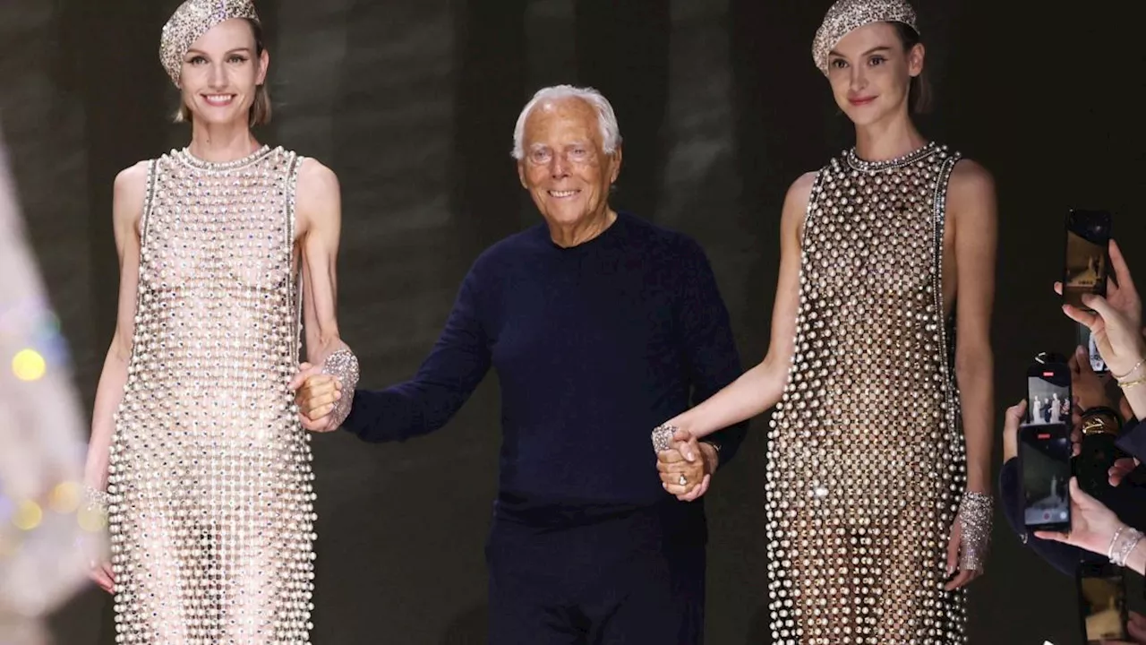 Giorgio Armani e la sua Privé: «A 90 anni la mia collezione più bella». Parigi applaude lo stilista: lui inaugura il nuovo palazzo con l’atelier