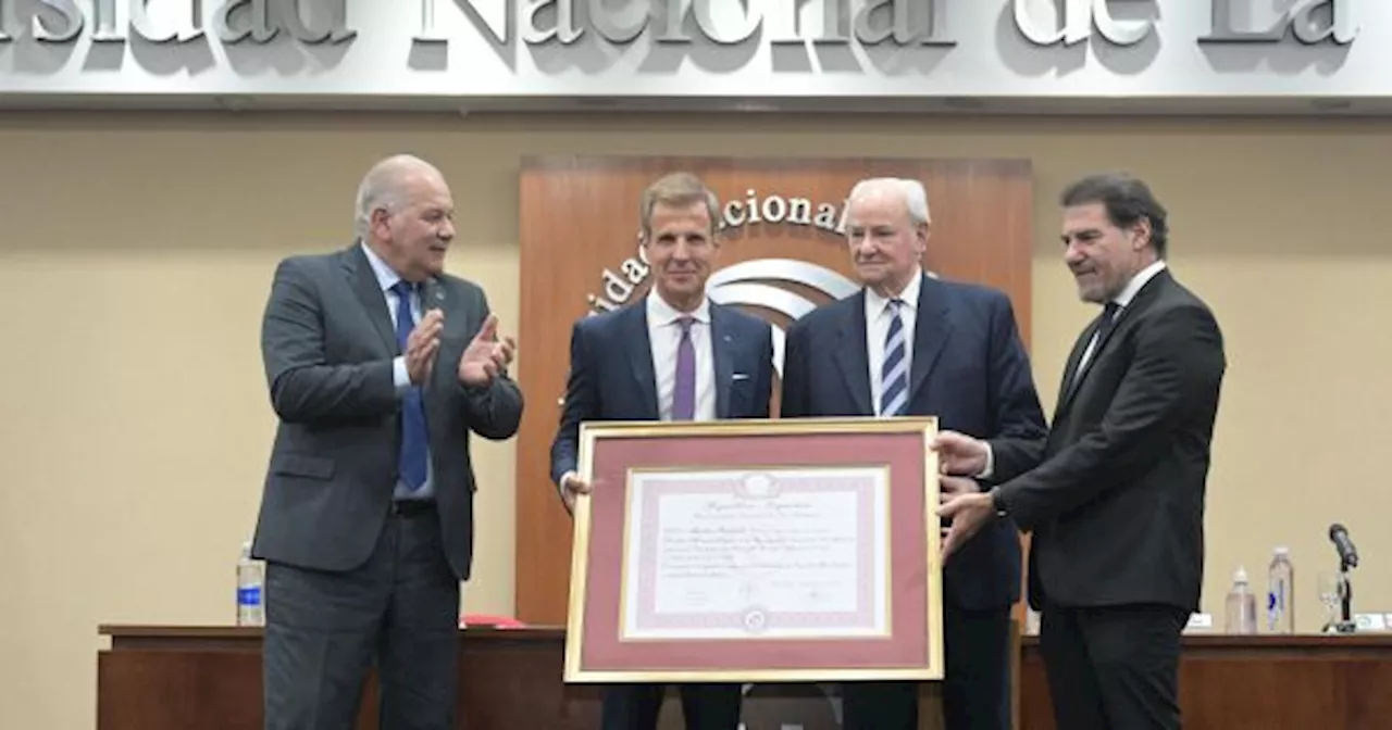 La Universidad de La Matanza le dio a Redrado el título de'Doctor Honoris Causa'