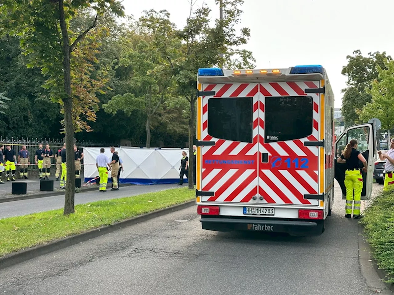 Todes-Drama in Köln: Frau stirbt nach Unfall mit Lkw-Fahrer