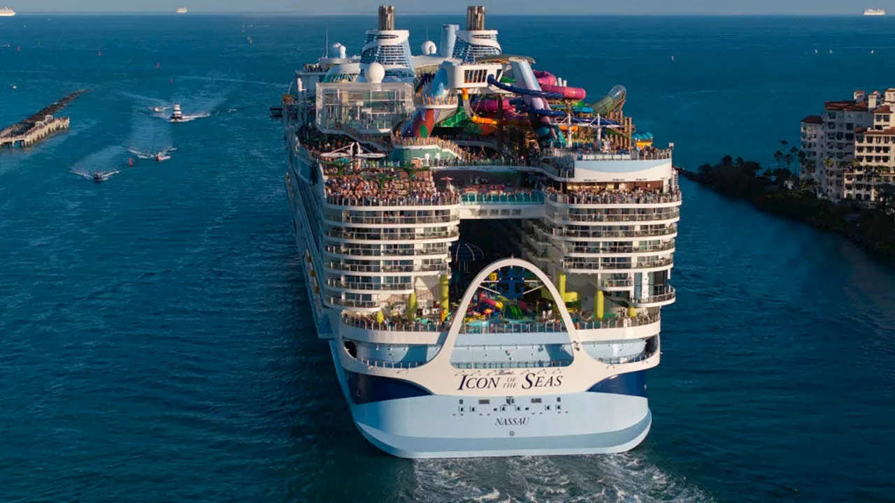 Royal Caribbean’s Icon of the Seas reportedly catches fire and briefly loses power