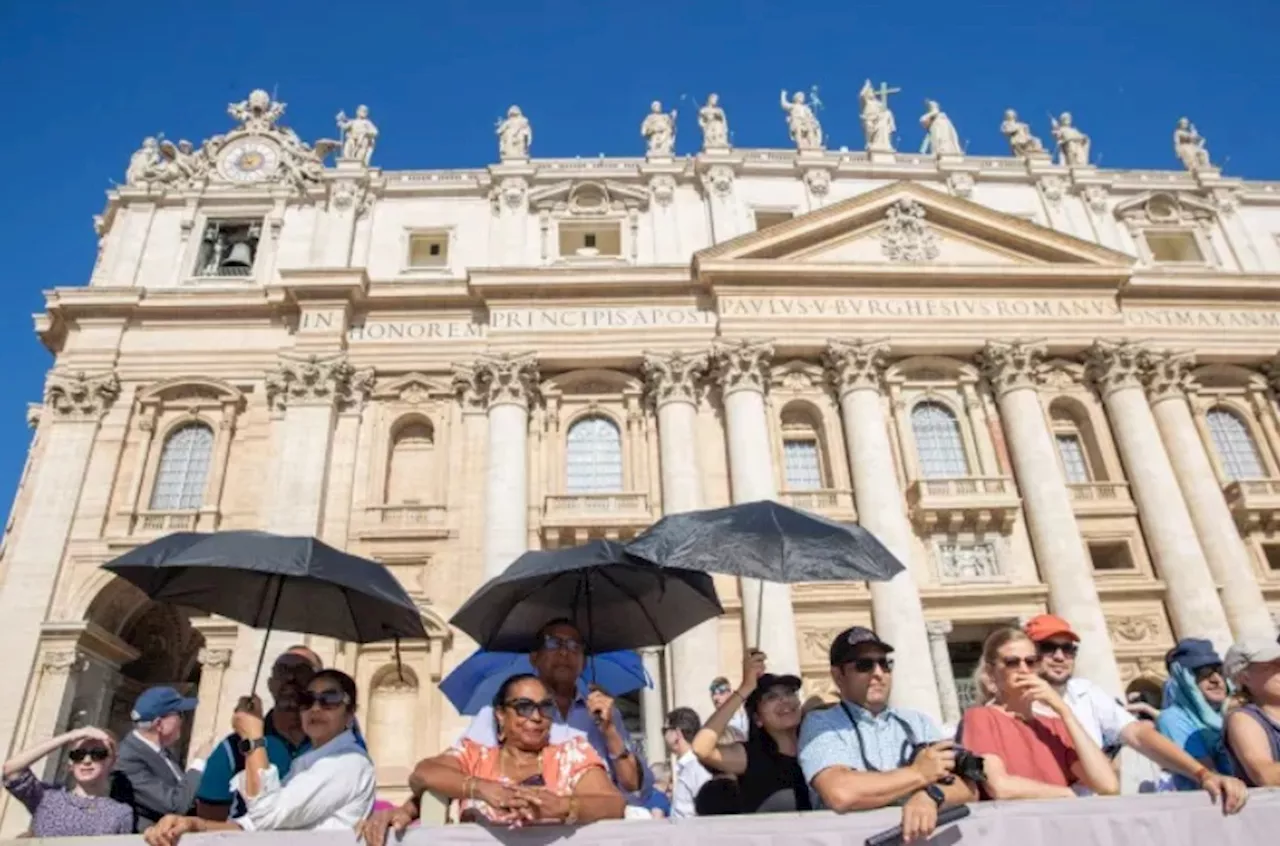 Pope Francis unveils plan for Vatican to go solar