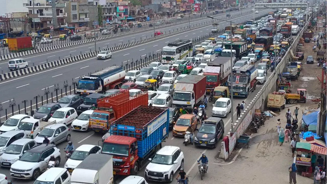 Ghaziabad: NHAI की एक गलती और पहली ही बारिश में डेढ़ घंटे में तय हुआ 5 मिनट का सफर, जाम से जूझते रहे लोग