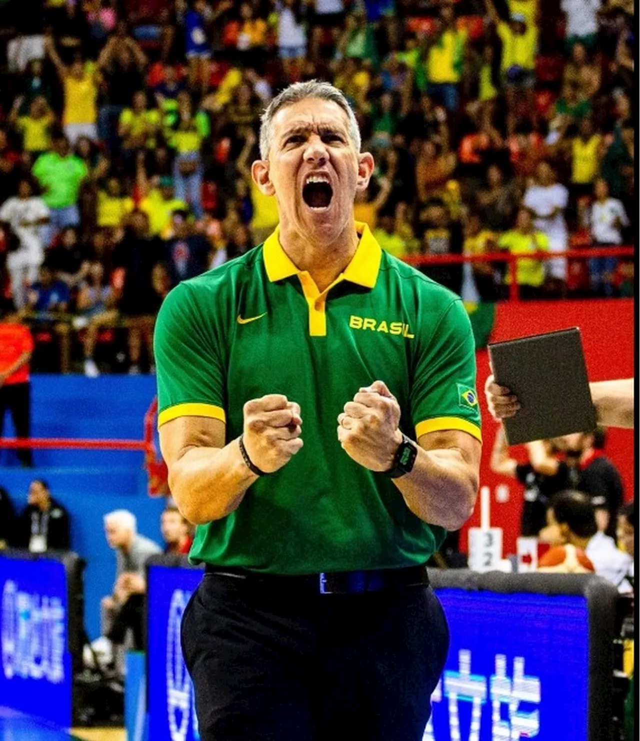 Técnico da seleção de basquete pede demissão após dispensa de preparador em meio a polêmica sobre aborto