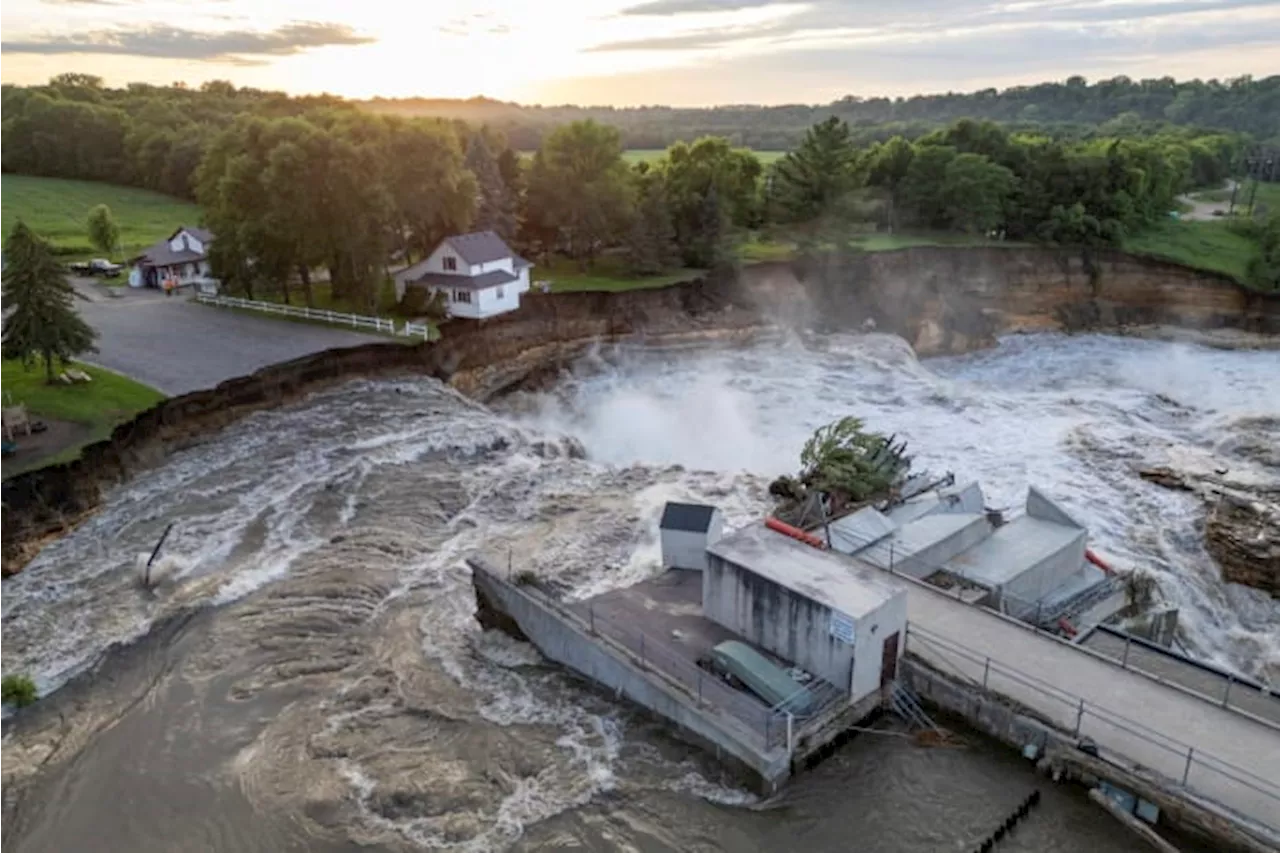 Family that lost home to flooded river vows to keep store open as floodwaters devastate Midwest