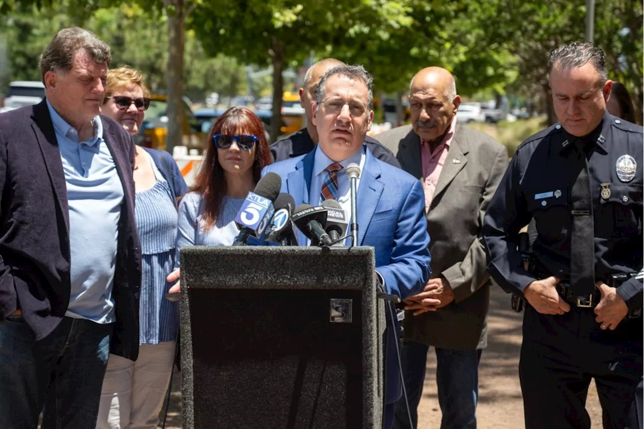 Bronze plaques honoring teachers on Victory Boulevard were cut out by thieves