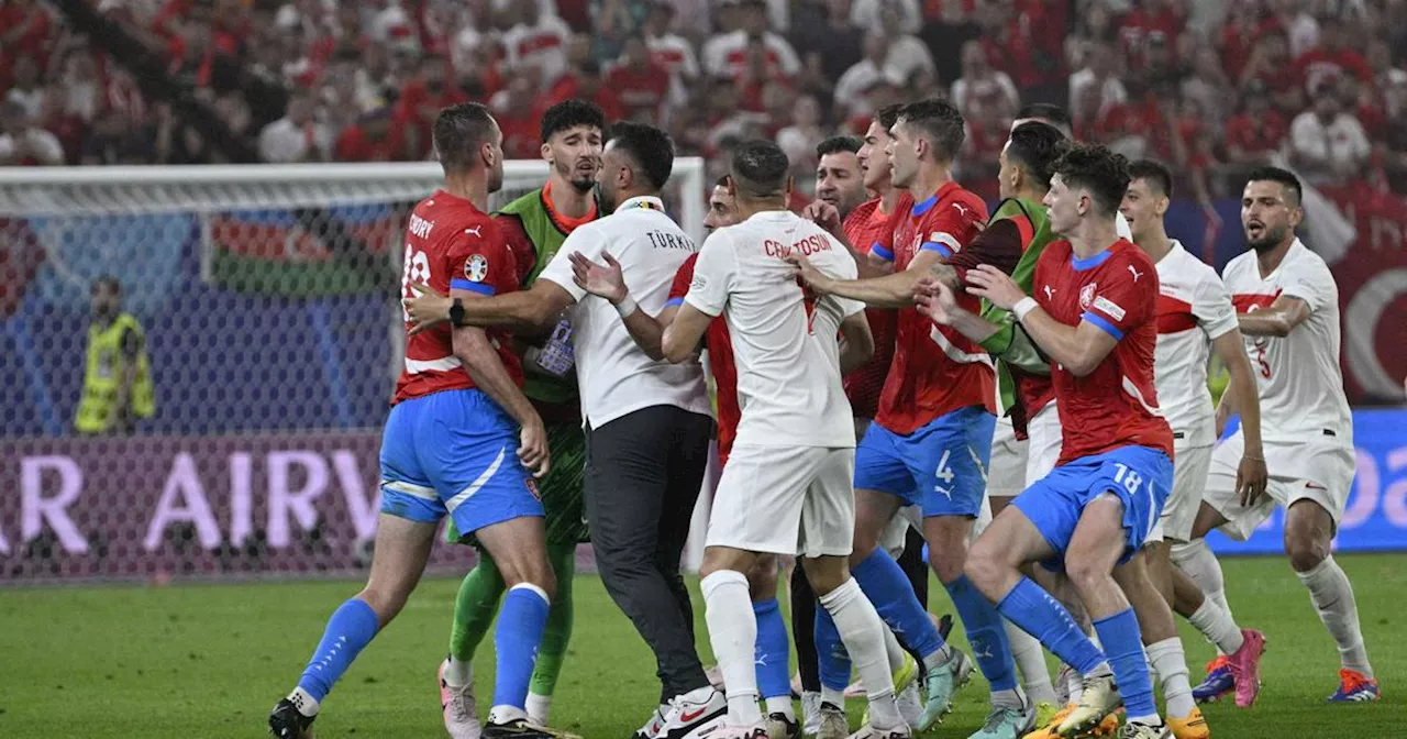 18 cartons en un match, le République tchèque-Turquie entre dans l’histoire de l’Euro