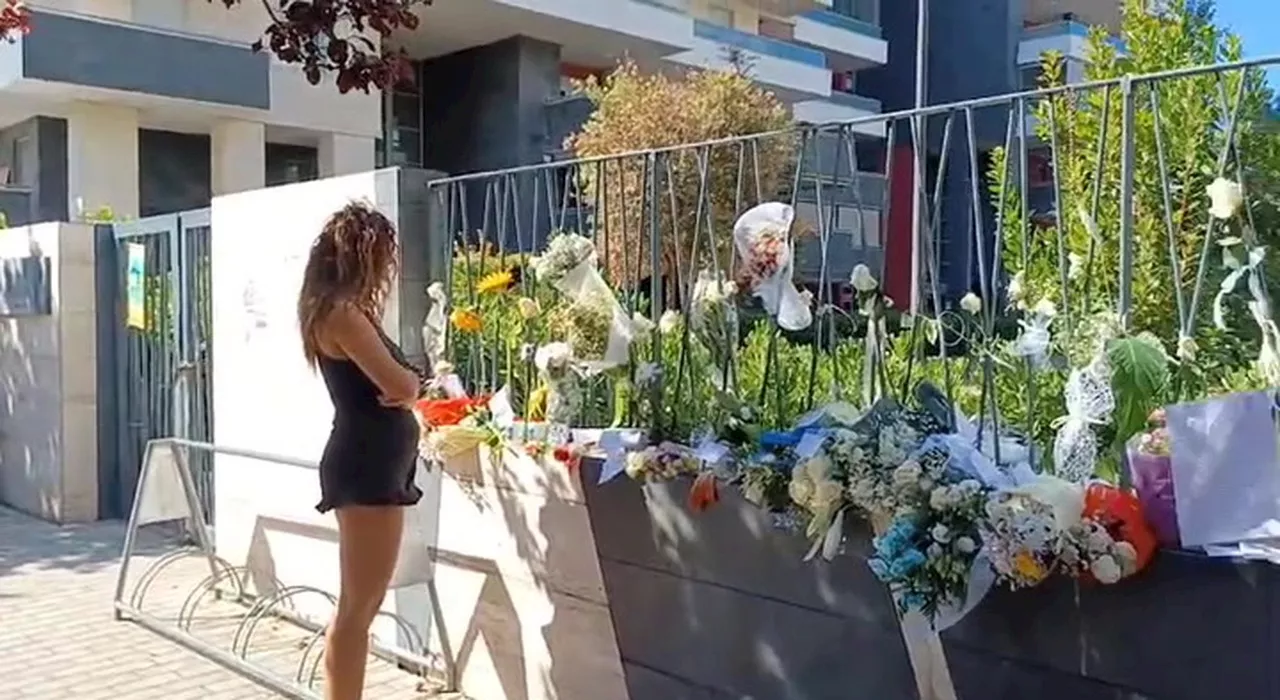 Thomas Luciani, dolore e fiori sotto casa del 17enne ucciso a Pescara