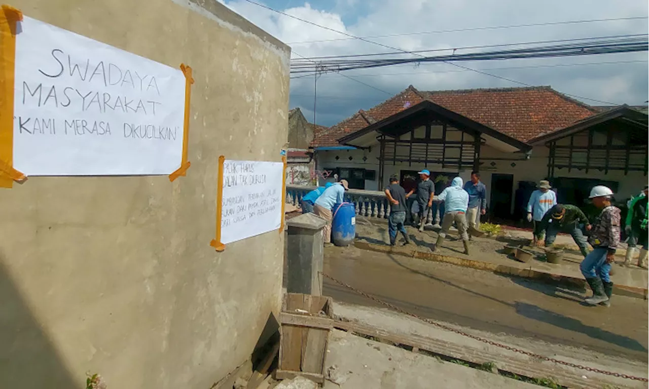 Protes Pemkab, Warga Lembang Swadaya Bangun Jalan