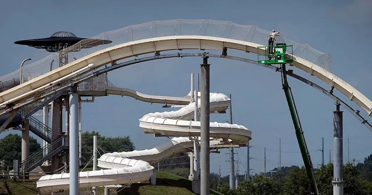 Female diver's instant regret after ignoring 'no women' sign at water park