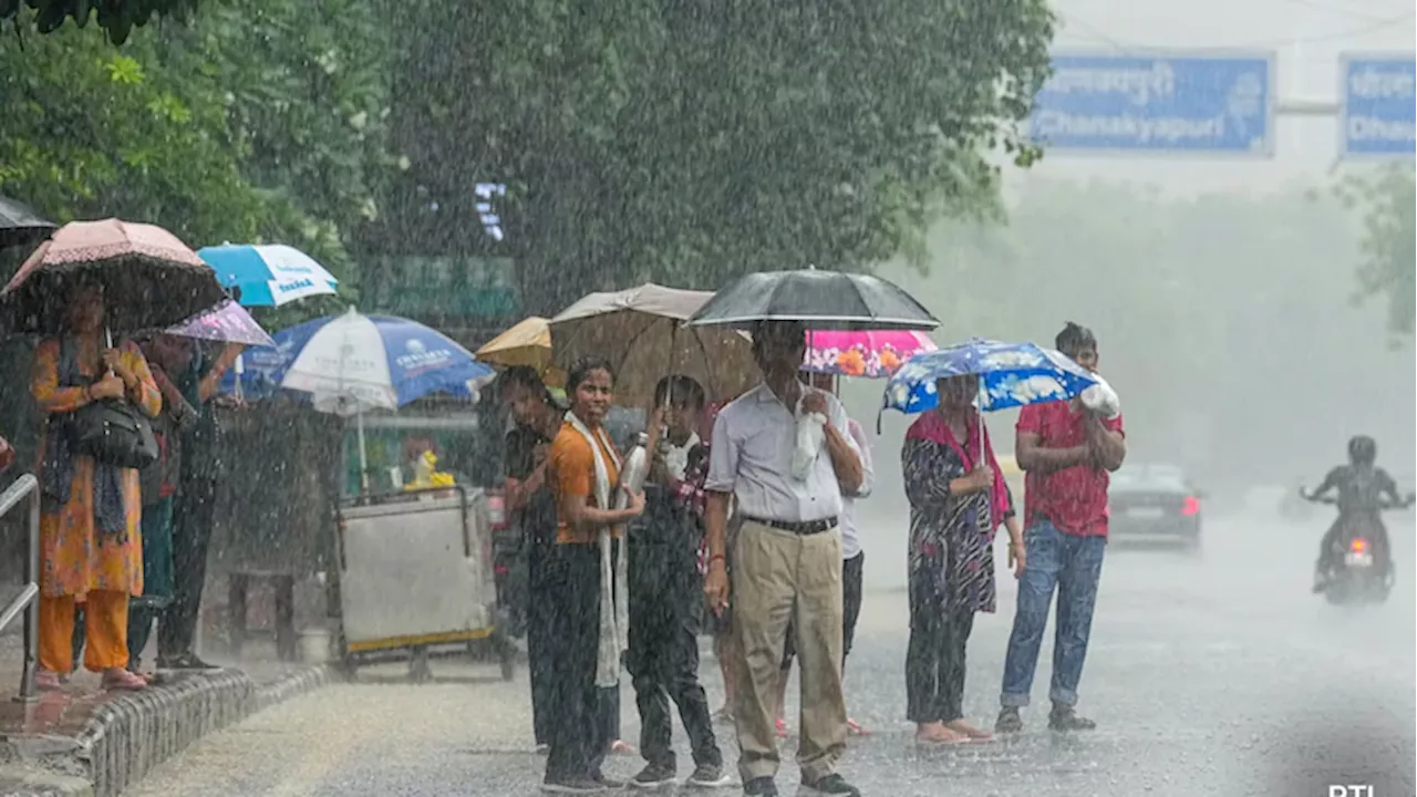 क्या बारिश आई है... देखिए दिल्ली-नोएडा में सुबह-सुबह बन गया 'पकौड़े' वाला मौसम