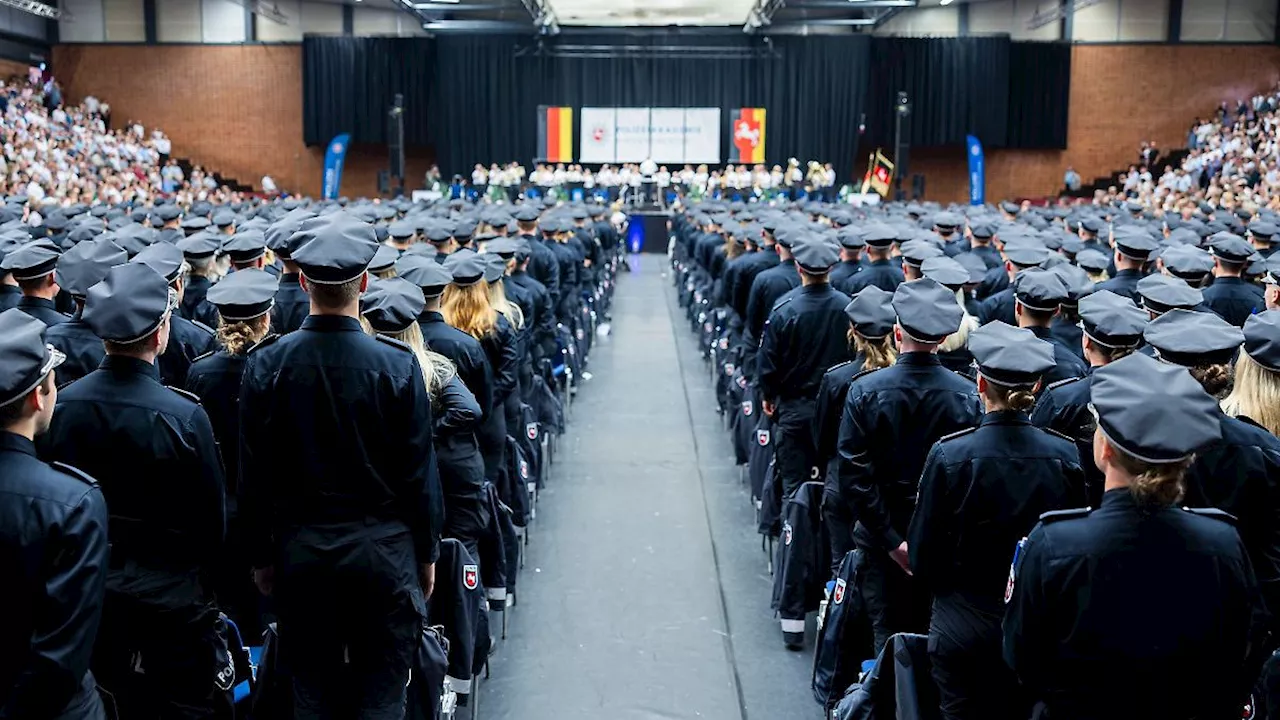 Niedersachsen & Bremen: Knapp 1000 neue Polizisten und Polizistinnen vereidigt