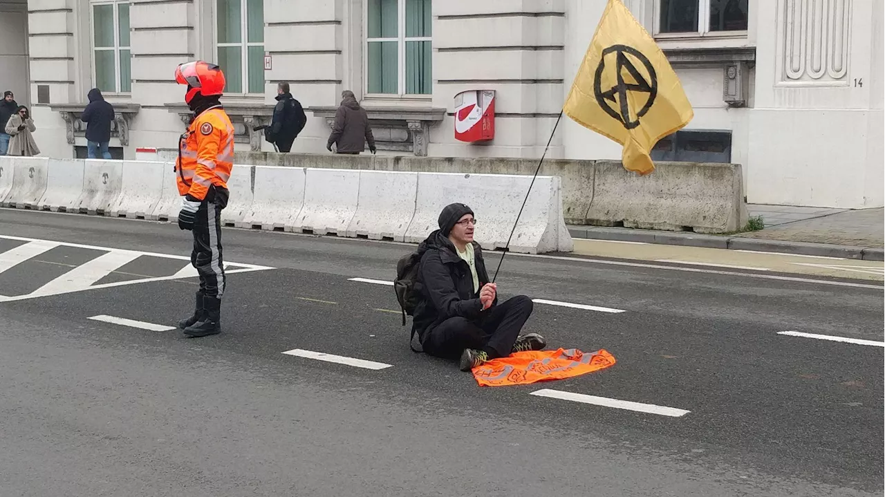 Le militant climatique Wouter Mouton arrêté après avoir mené une action dans une station-service