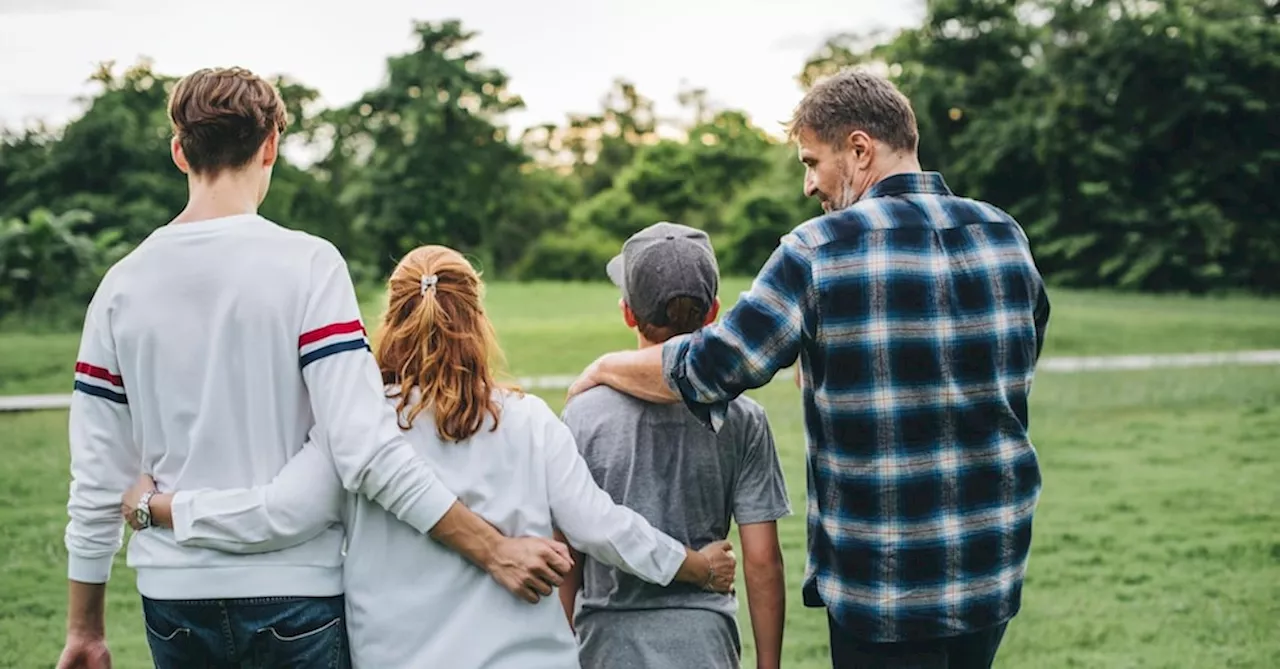 I figli assorbono un terzo della spesa media mensile familiare: costretti a rinunce 6 genitori su 10