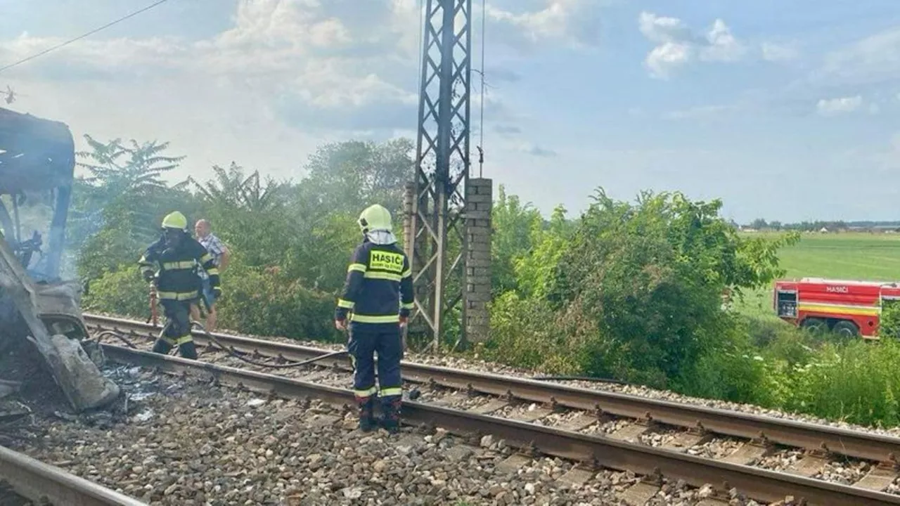 Unglück: Zug gegen Bus: Sechs Tote bei Zusammenstoß in der Slowakei