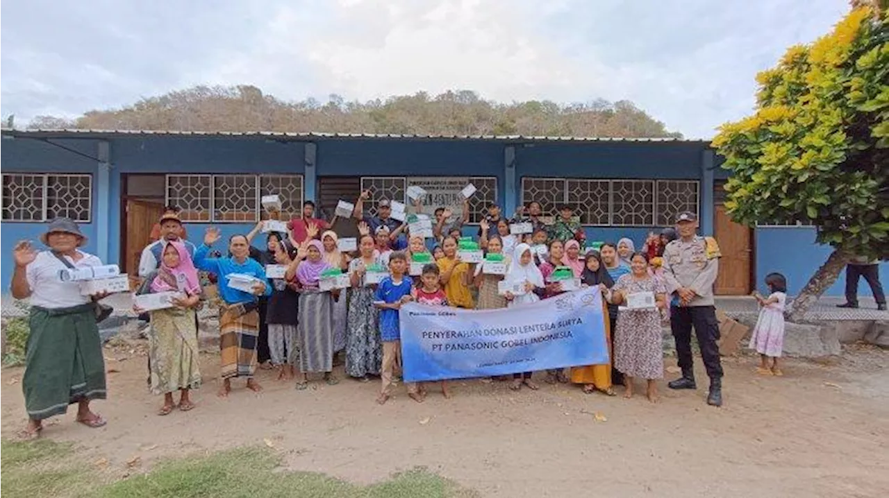 Atasi Kekurangan Energi Listrik, Desa Gili Asahan Lombok Barat Terima 100 Unit Solar Lantern