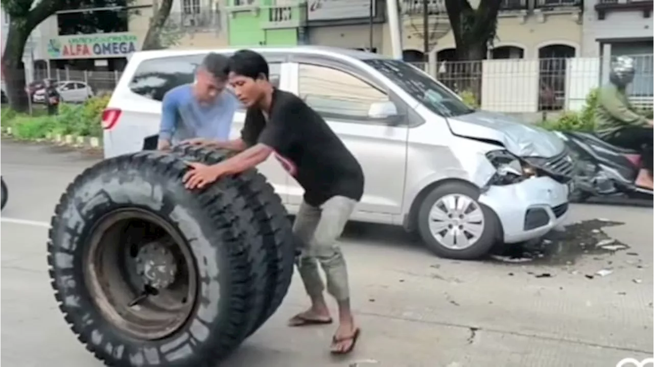 Video Petaka Wuling Confero Rusak Parah Akibat Ban Truk Lepas