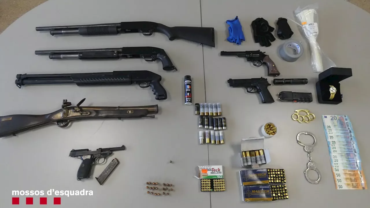 Los Mossos hallan un arsenal de armas y detienen a un hombre en Figueres tras un asalto violento en casa de una familia