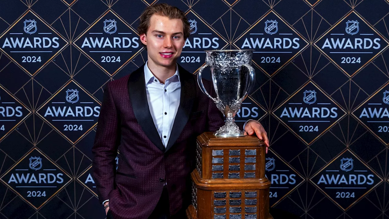 Chicago Blackhawks rookie Connor Bedard wins NHL Calder Memorial Trophy