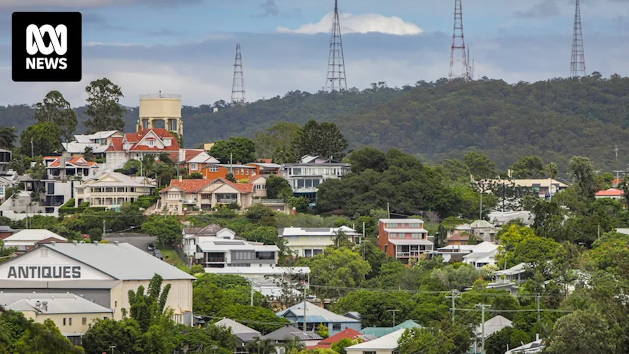 Police search Brisbane's Mt-Coot-tha after latest report of women menaced on bush trails