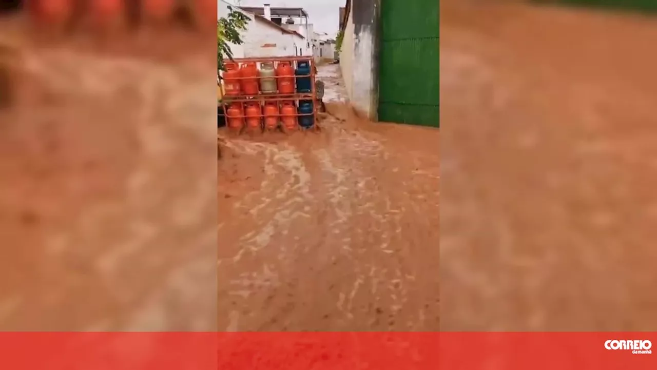 Chuva forte e trovoada: Portugal afetado por mau tempo em pleno verão