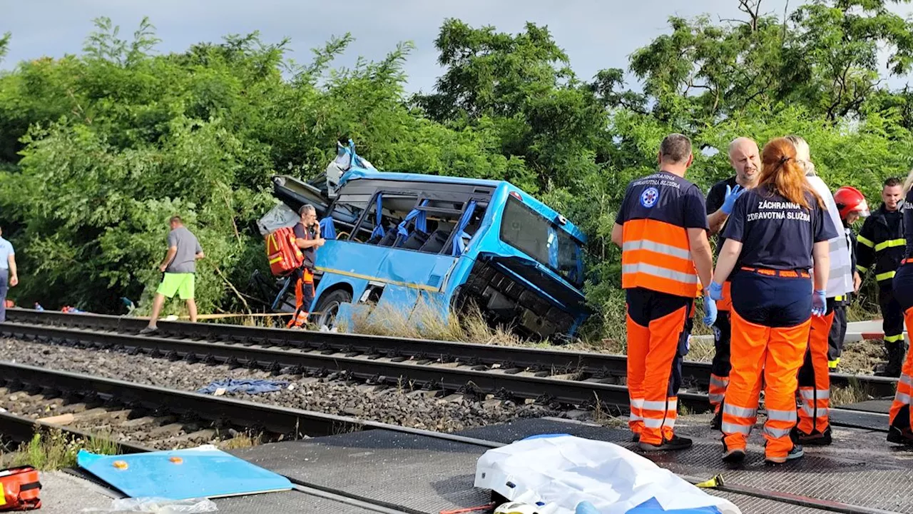 Unfall in der Slowakei: Zug kollidiert mit Bus – mindestens sechs Tote