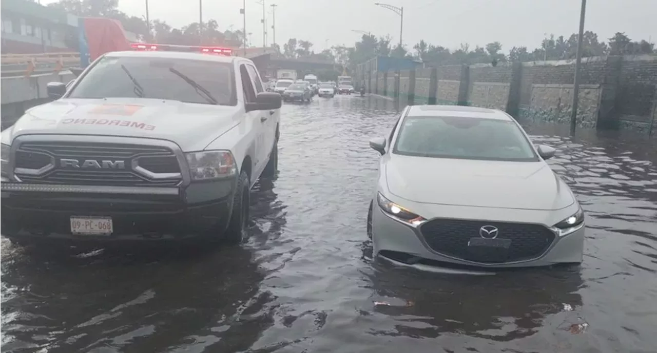 Vehiculos Varados: Derivado De Las Fuertes Lluvias, Un Automóvil Queda ...