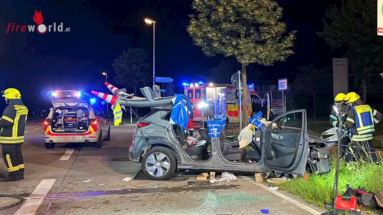 Bayern: Pkw-Überschlag in Traunstein fordert zwei Verletzte → Feuerwehr braucht schweres Gerät zur Rettung