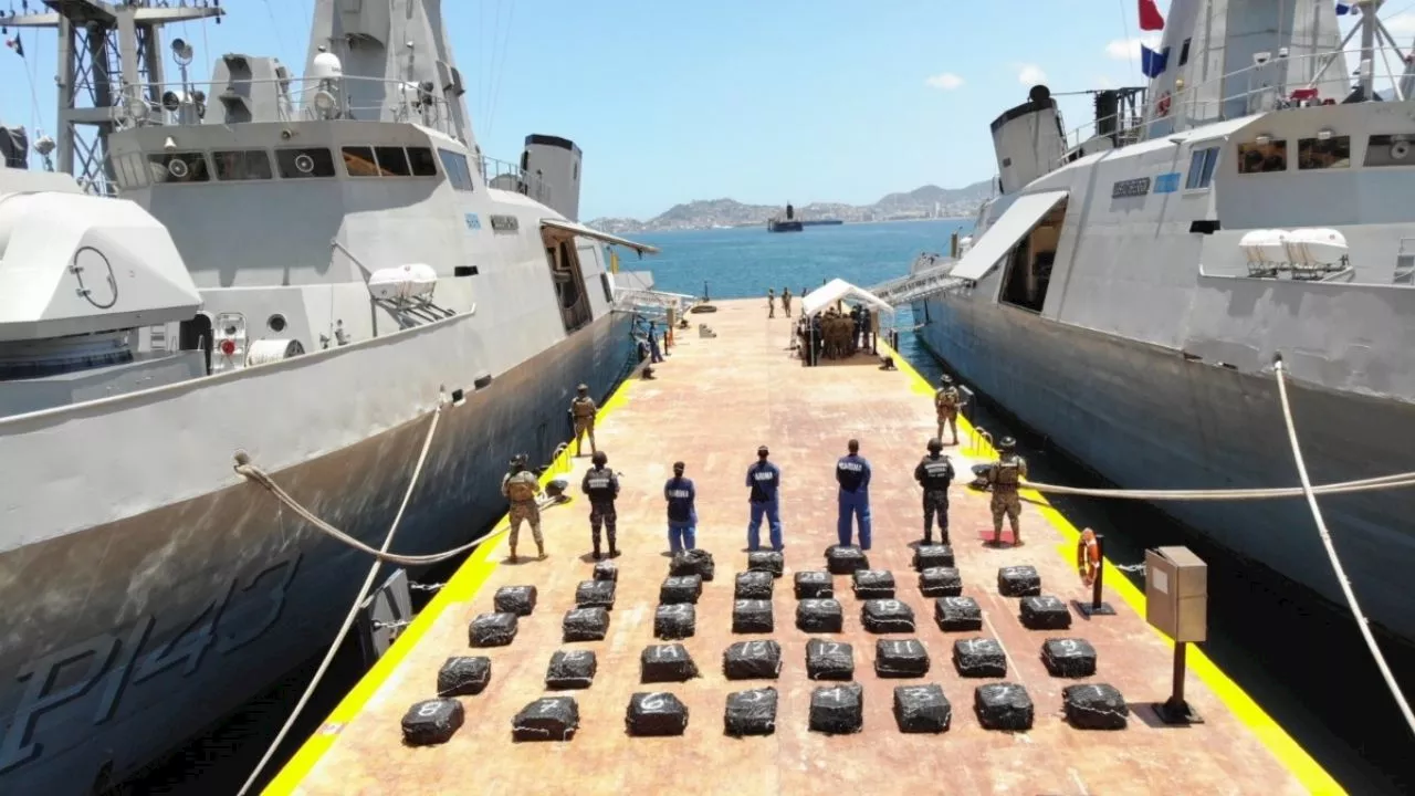 Marina asegura 103 costalillas con presunto clorhidrato de cocaína, frente a las costas de Acapulco, Guerrero