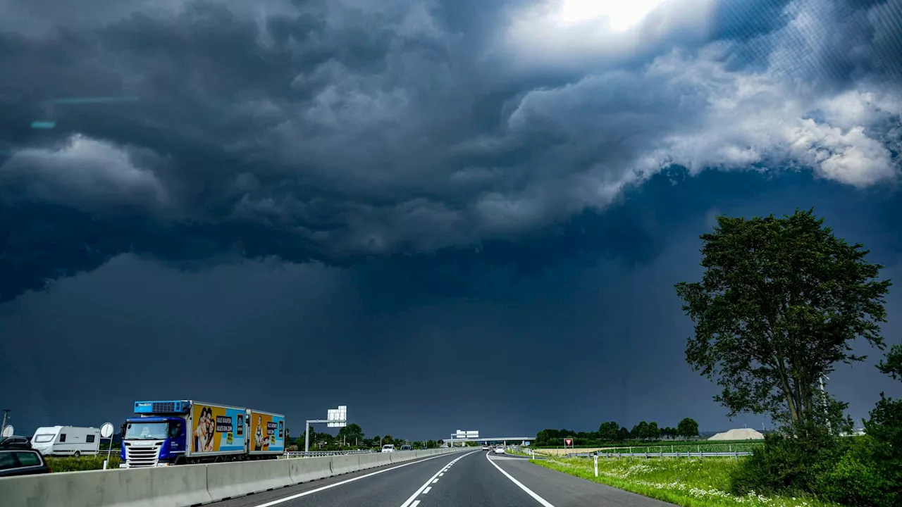 Riesige Unwetter-Zelle ist bereits vor den Toren Wiens