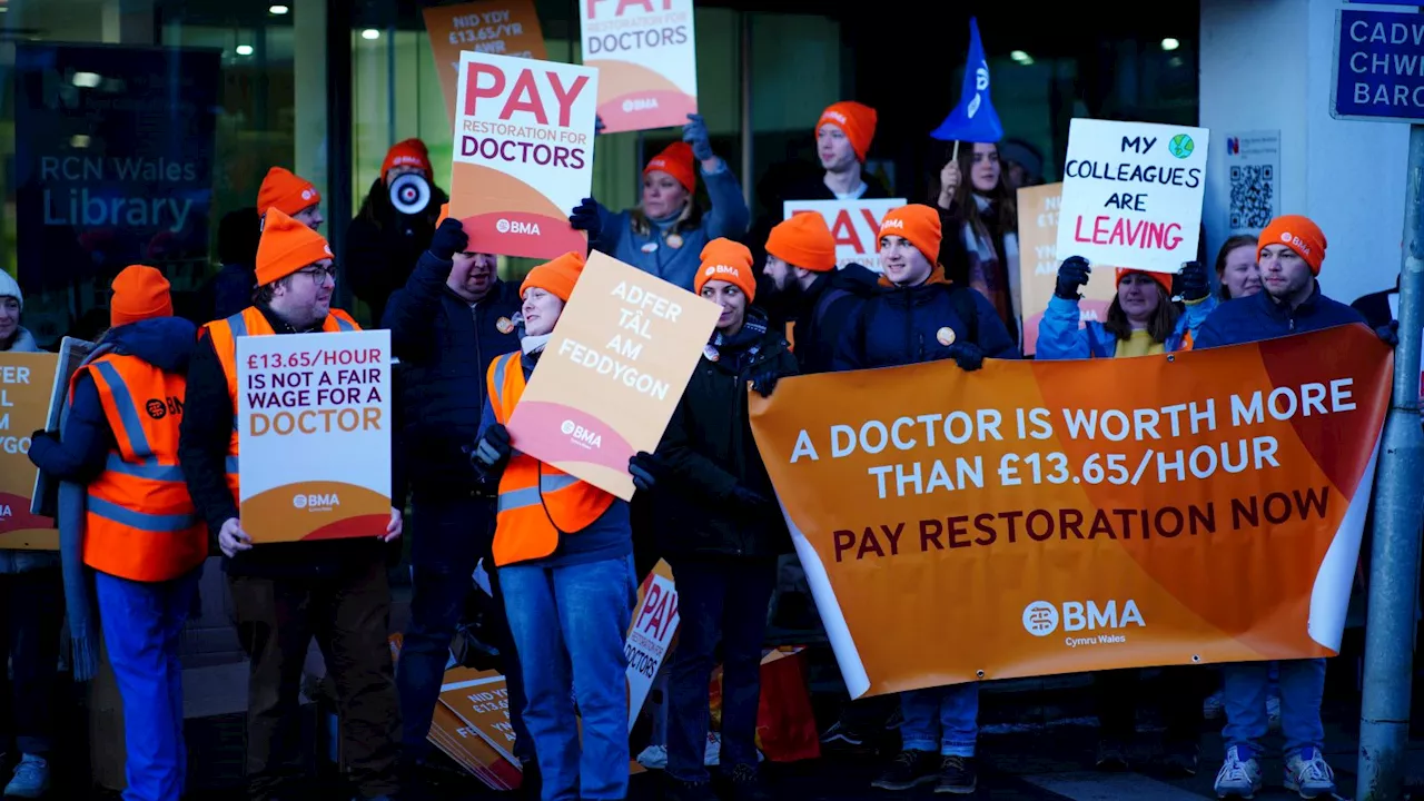 Doctors in Wales vote to accept Welsh Government pay offer to end strikes