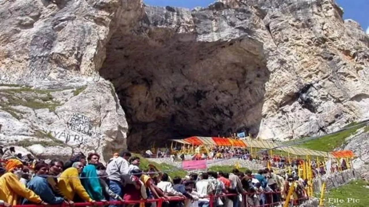 Amarnath Yatra: बाबा बर्फानी का आज दर्शन करेगा श्रद्धालुओं का पहला जत्था, घाटी में जय बाबा बर्फानी का जयघोष