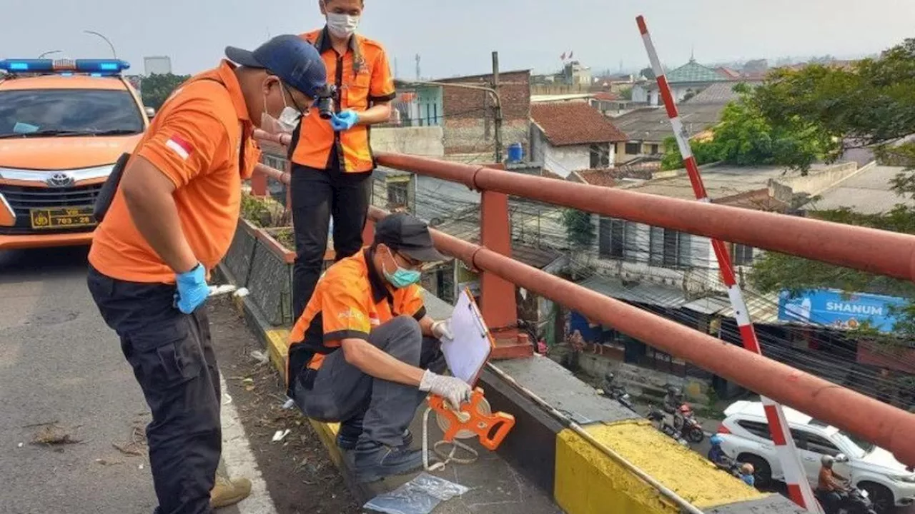 Pria Tanpa Identitas Ditemukan Tewas Tergantung di Flyover Cimindi Bandung