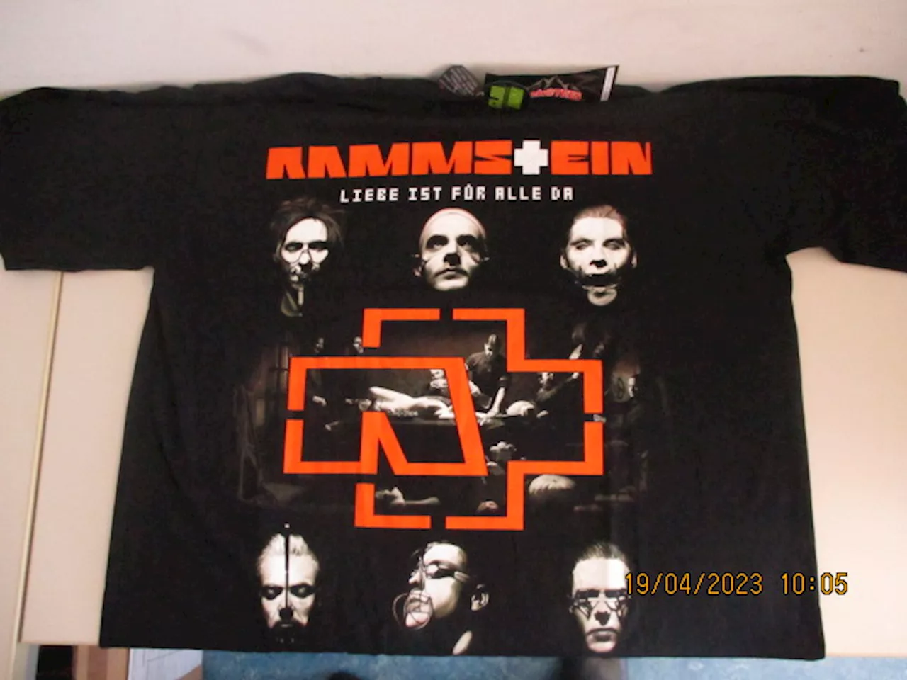 Rammstein-Shirts im Schredder: Hamburger Zoll greift durch