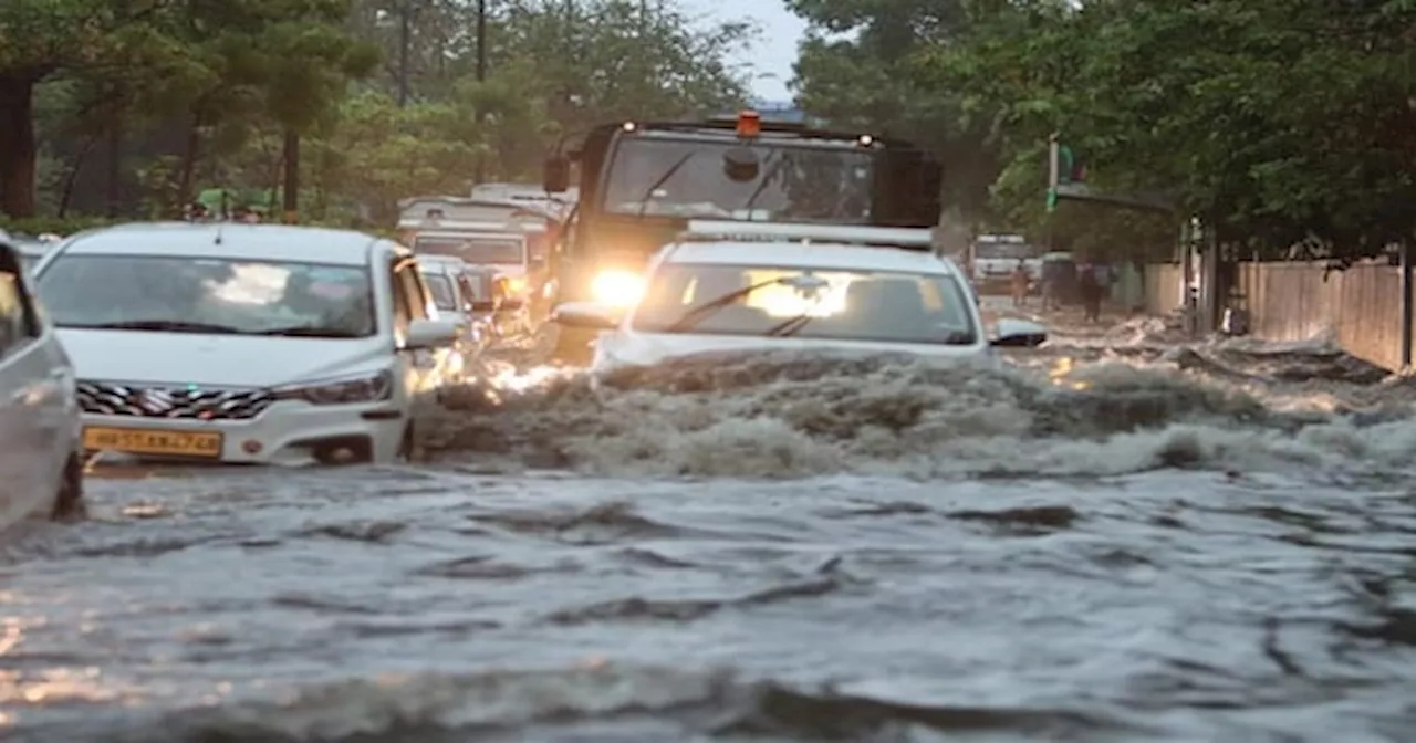 Weather Update: Delhi में राहत के साथ आफत लेकर आई बारिश | Monsoon | Rain