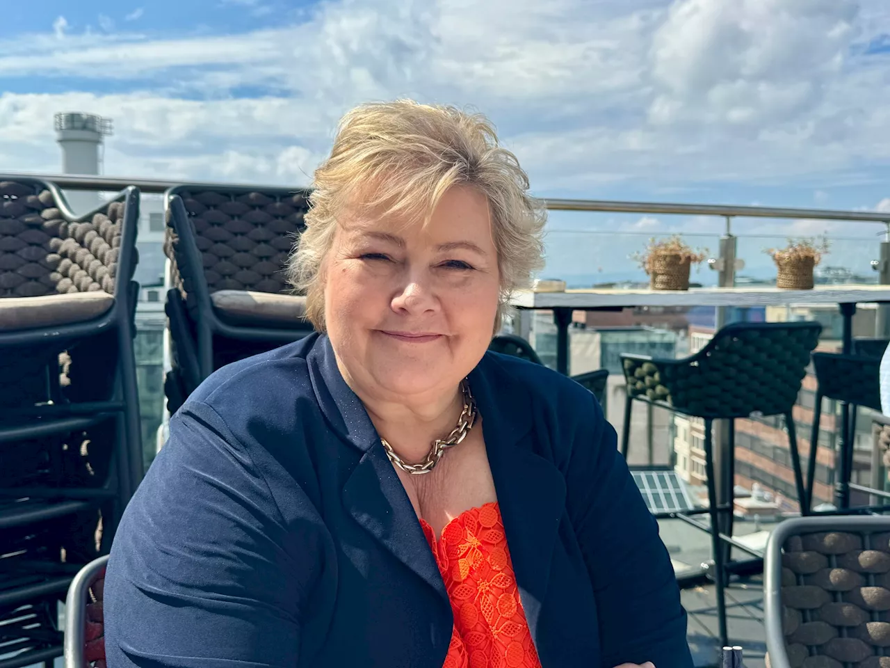 Erna Solberg fnyser av den hemmelige Ap-planen