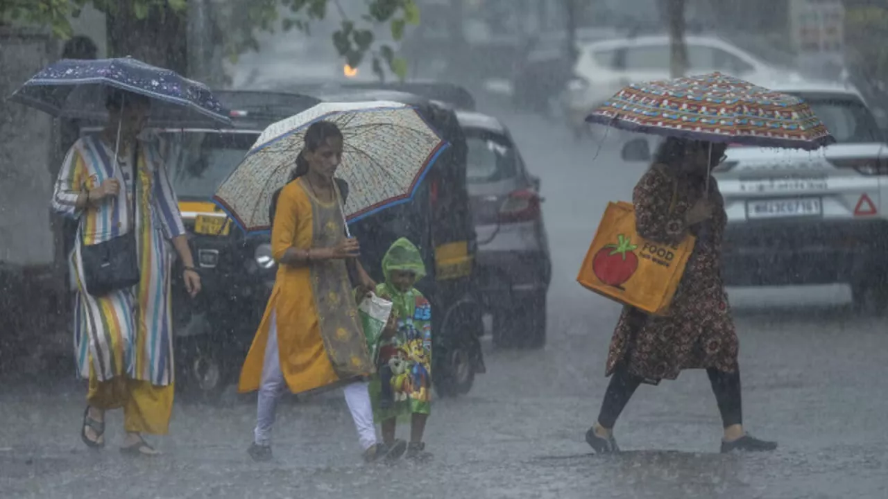 Weather: बिहार के 18 जिलों में मानसून ने दी दस्तक, बारिश से मौसम हुआ सुहाना