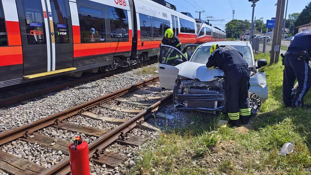 83-Jähriger prallte mit Auto gegen Zug