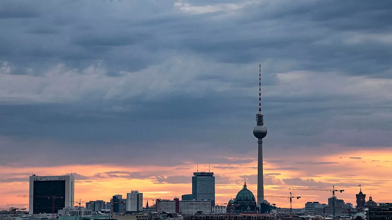 Berlin & Brandenburg: Fußballwochenende mit Sonne und Gewittern