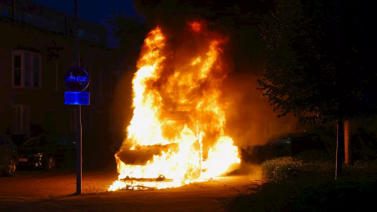 112-nieuws: bakwagen door brand verwoest • geen treinen naar Roosendaal