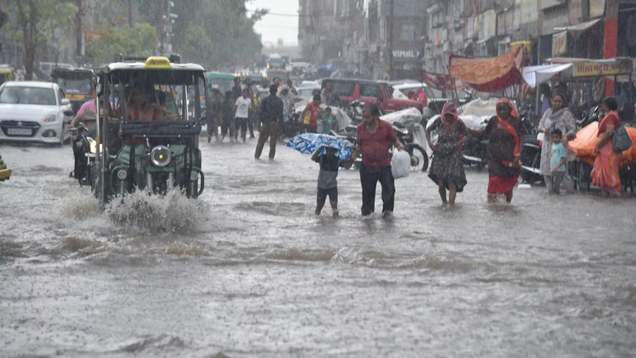 Rajasthan Weather: मानसून मेहरबान, इन जिलों में मूसलाधार बारिश, जानें अगले चार दिनों तक कैसा रहेगा मौसम